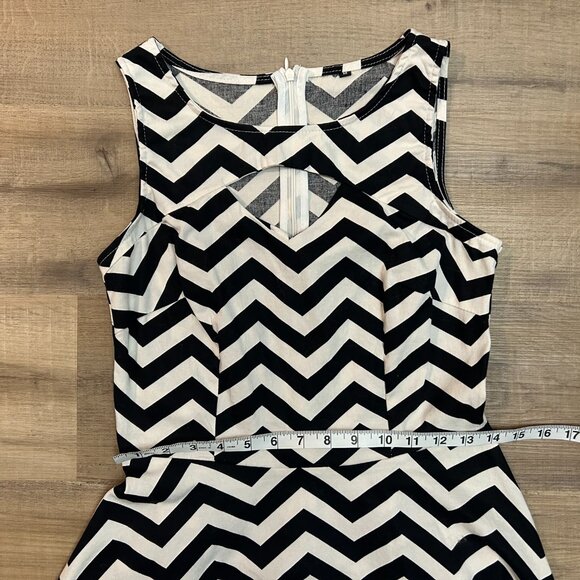Chevron Print Dress - Picture 5 of 5